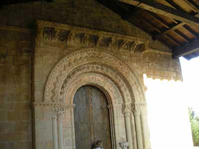Iglesia románica de Santa María de Narzana (Sariego-Asturias)