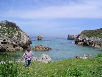 Dani en playa de Buelna