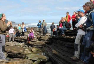 Clase de Geologia en los acantilados de Ribadesella